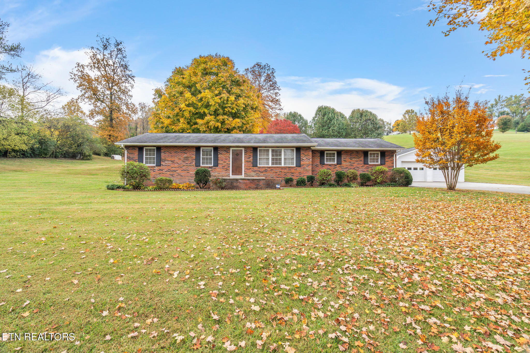 2-web-or-mls-6726 Worthington Lane-3