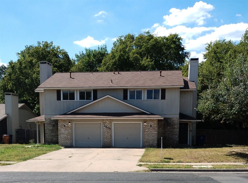 Yes, this is a Duplex ~ each side has 3 bedrooms!