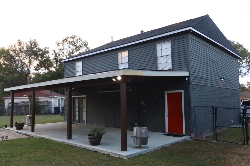 Spacious Cover Patio