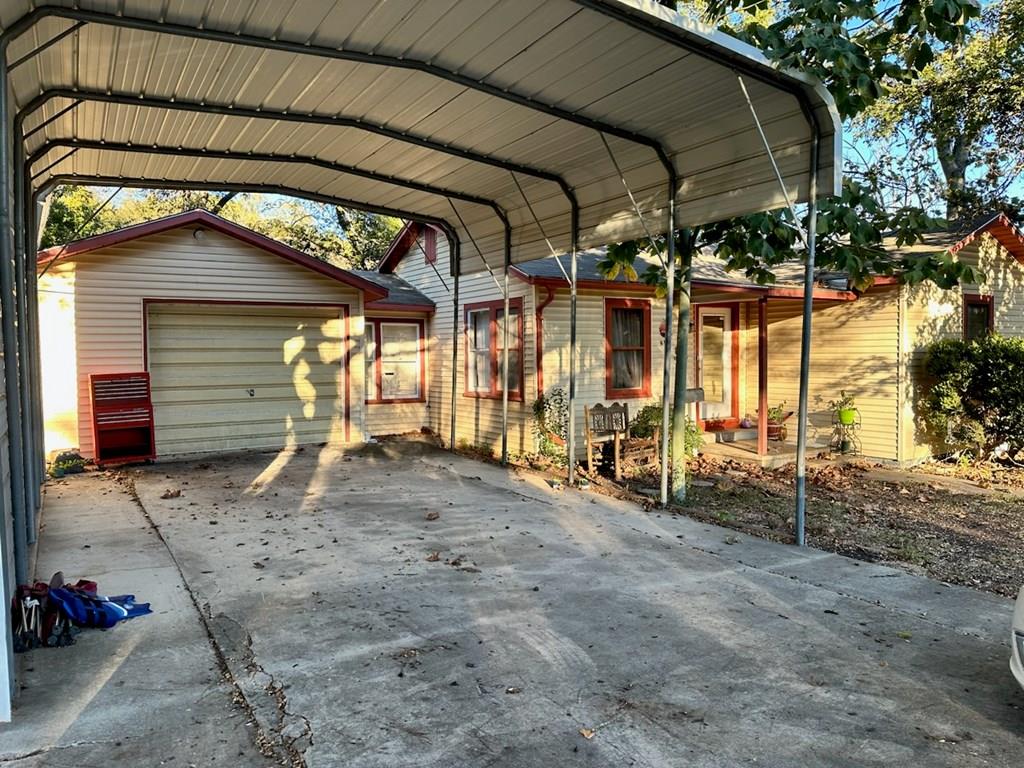 a view of a garage