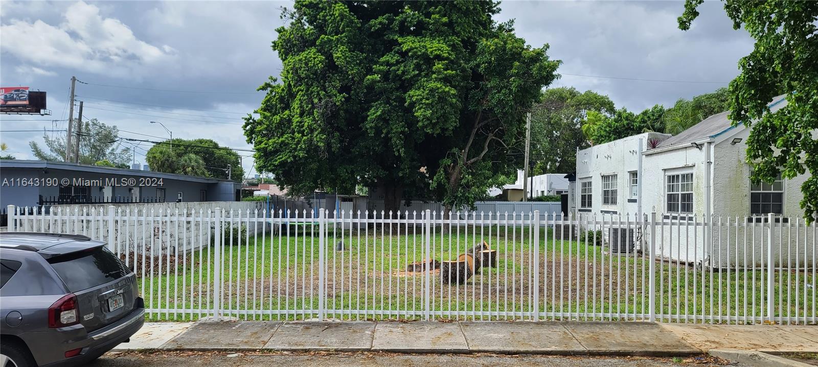 a view of a wrought iron fences in front of house