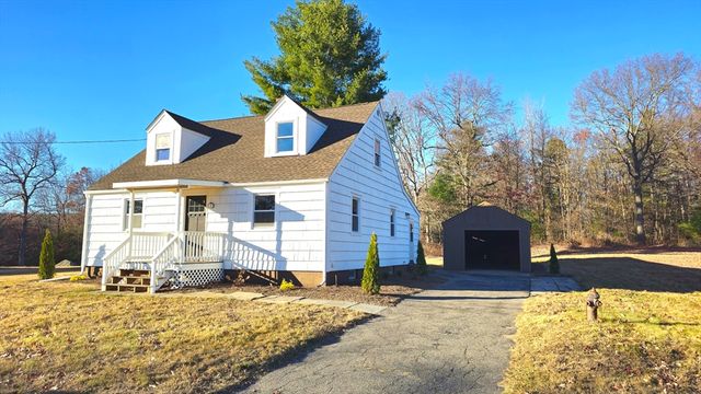 $415,000 | 14 Bluemer Road | Hampton Ponds