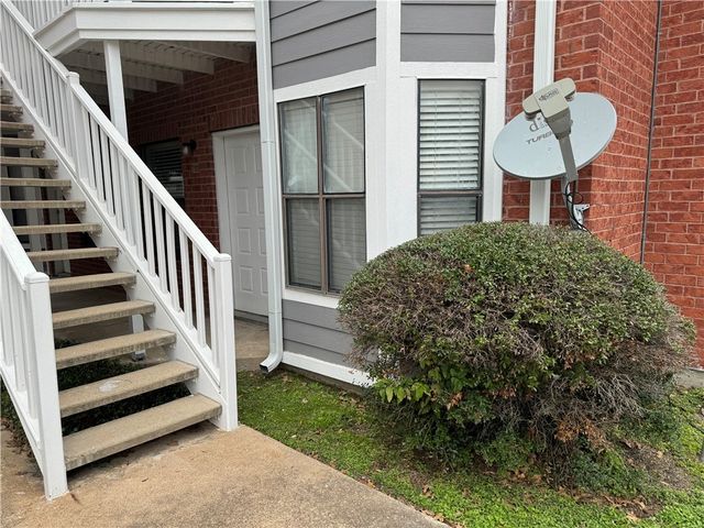 $1,100 | 4441 Old College Road, Unit 7101 | Village on the Creek Condominiums