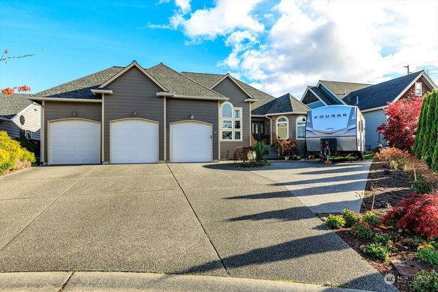 $670,000 | 1880 Southwest Waterside Court | Oak Harbor