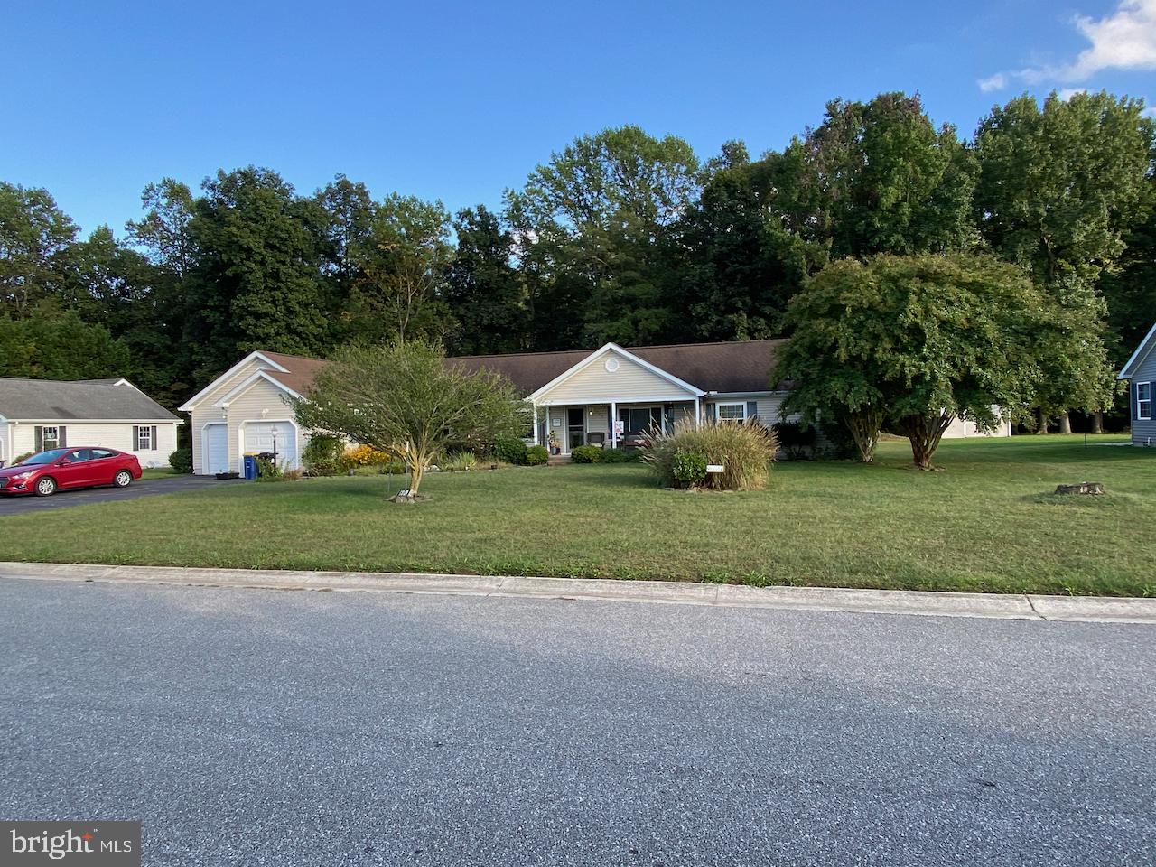 a view of house with backyard and trees