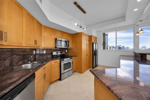 $7,950 | 6422 Collins Avenue, Unit PH4 | North Beach