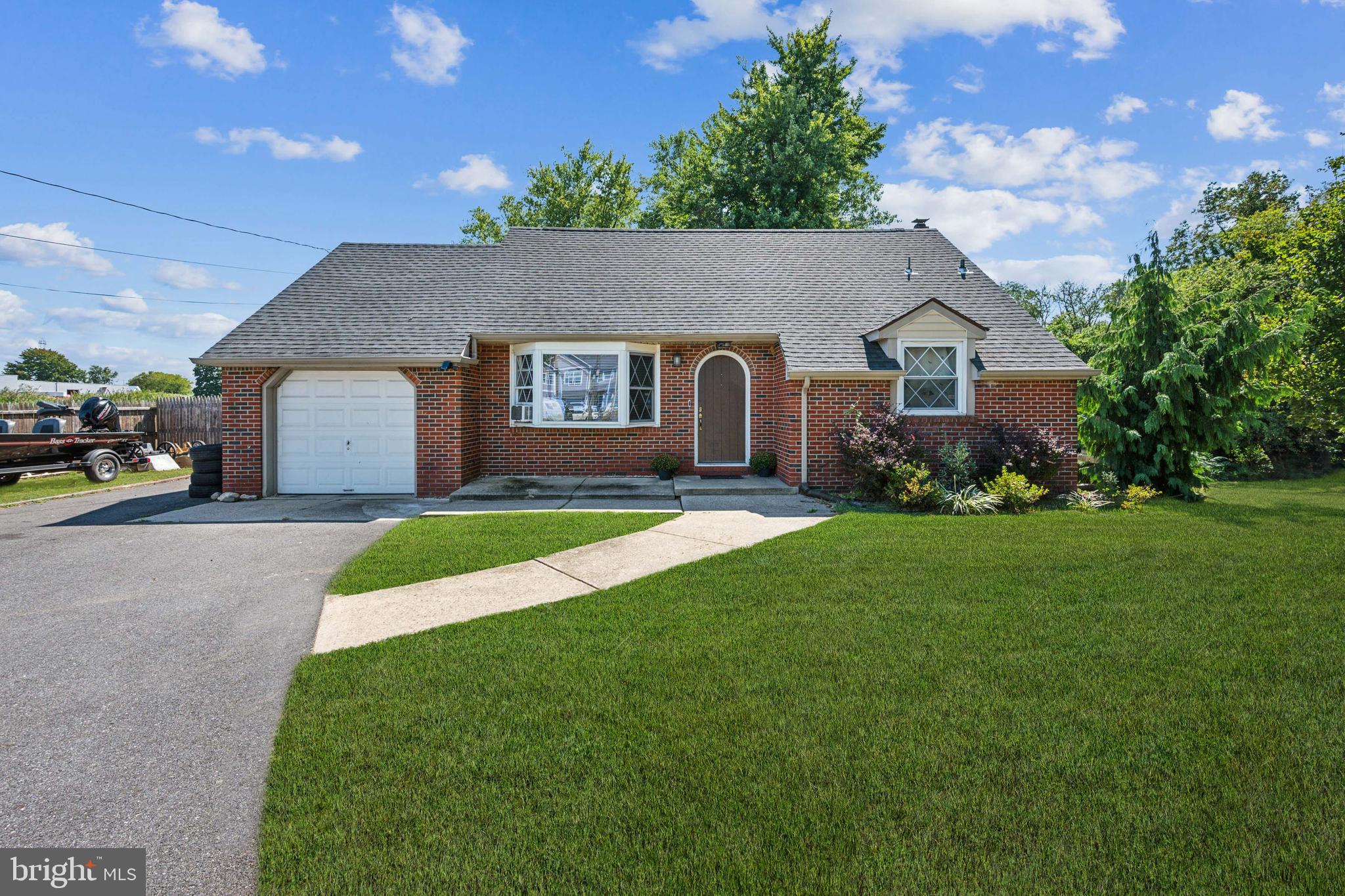 Pretty Curb Appeal!