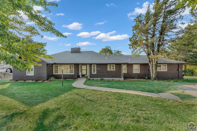 $274,900 | 2713 Southwest Fairway Drive | Topeka