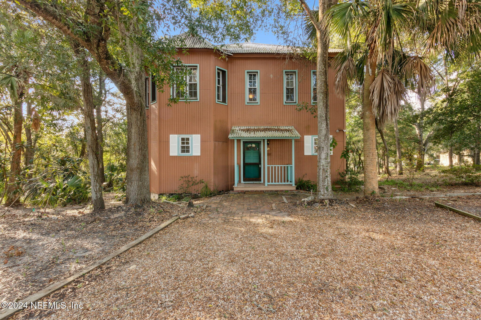 a view of a house with a yard and tree