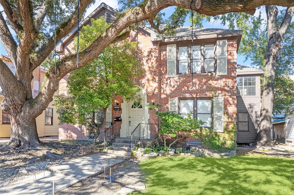 2308 McClendon #2 is a second floor two bedroom, one full bathroom unit for lease. Great location near Rice University and the Texas Medical Center!