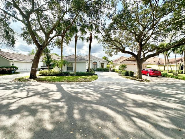 $924,900 | 135 Hampton Circle | Loxahatchee Club