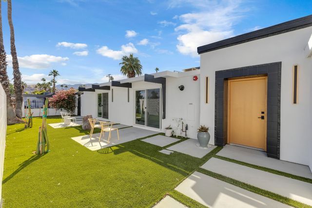 $1,499,000 | 555 Roxbury Drive | Palm Springs South End