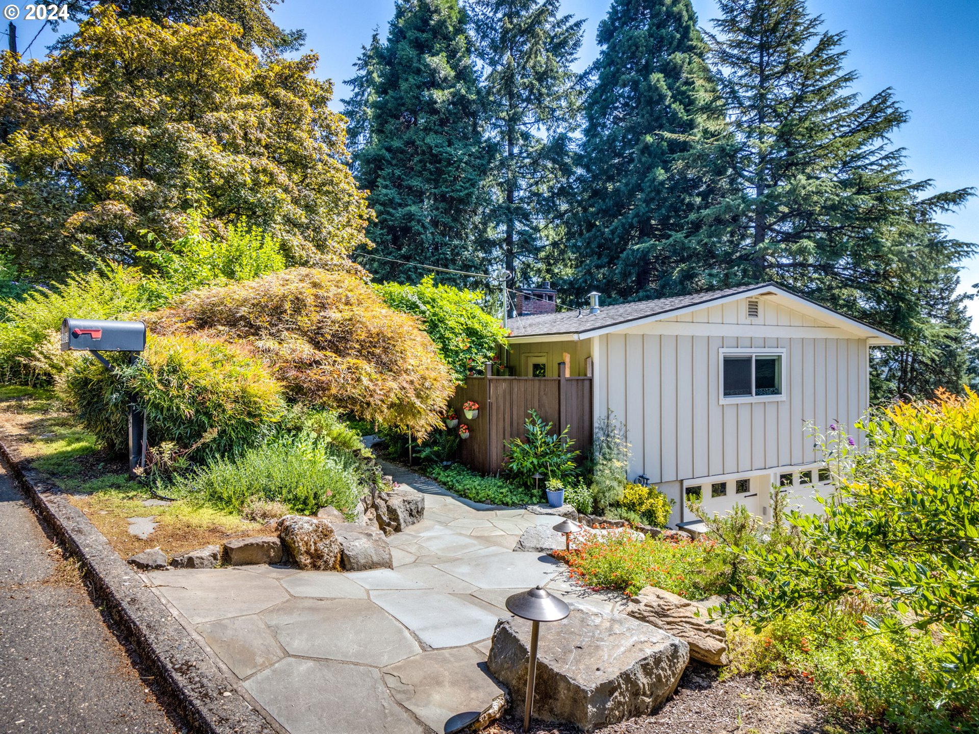 a view of a back yard of the house