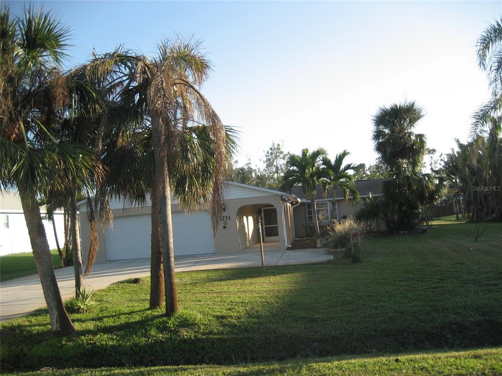 a view of outdoor space yard and porch