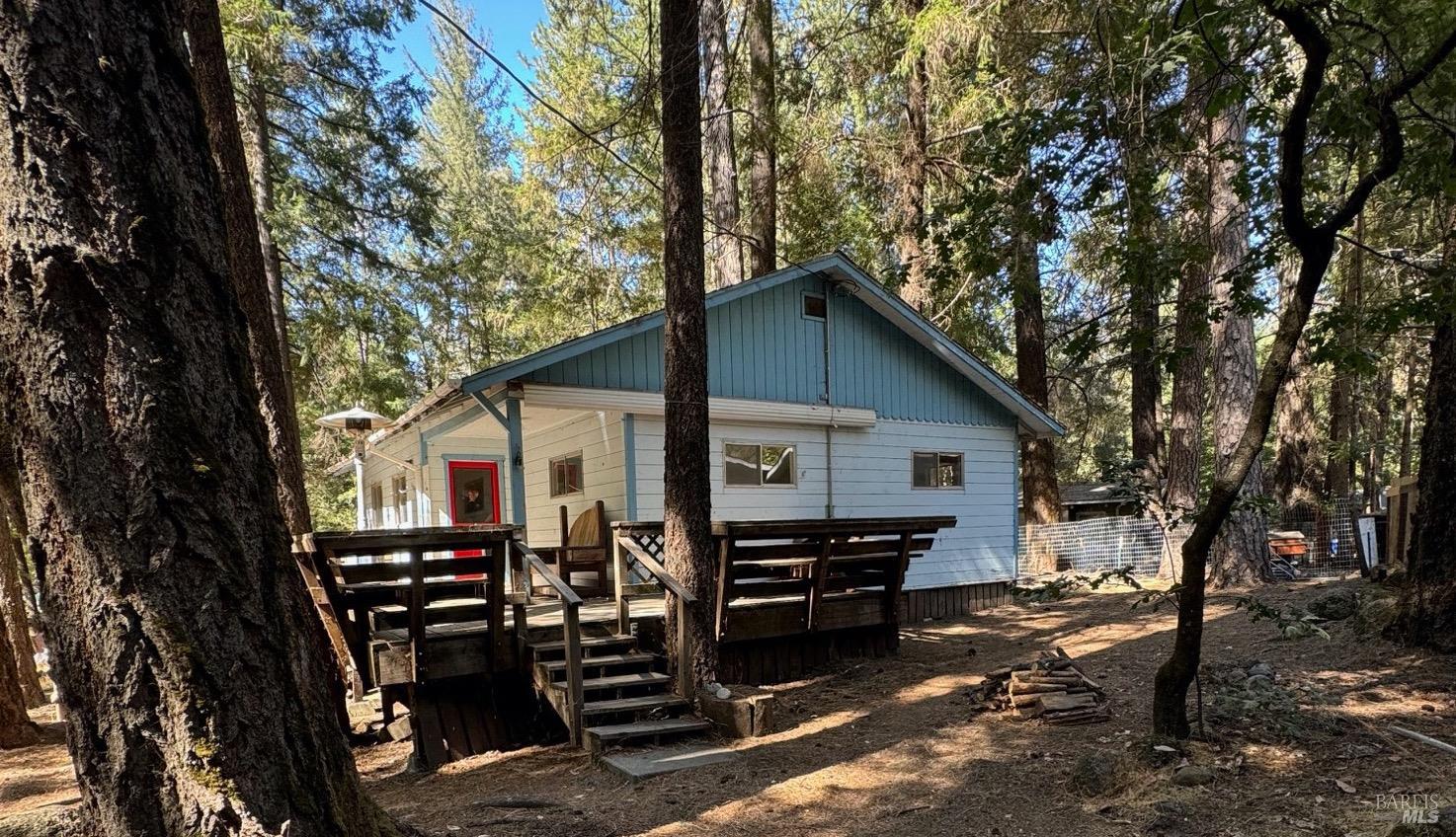 a view of house with backyard and trees