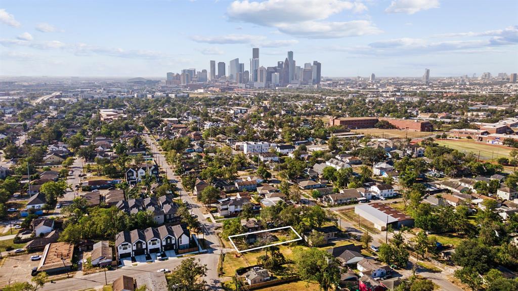 Welcome to Houston's Northside, where the perfect investment lot awaits.