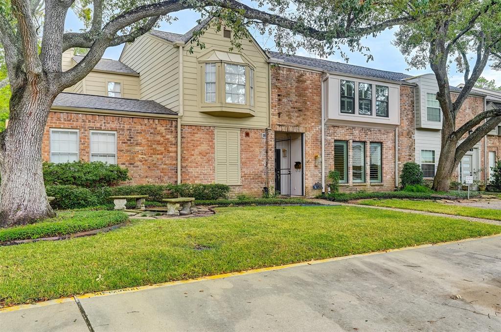 This townhouse feels like a single family house!