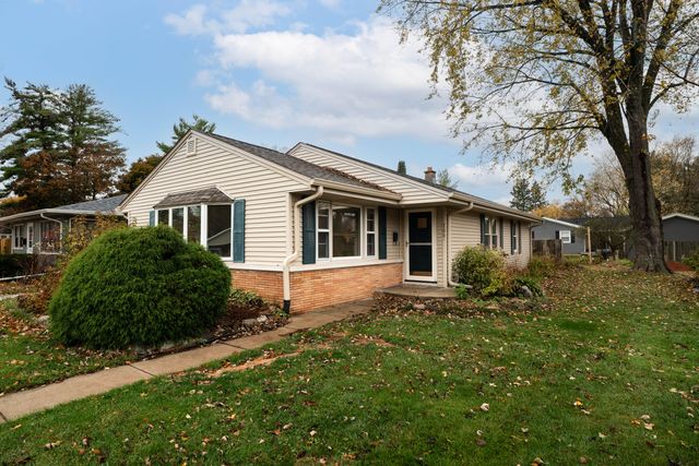 $419,000 | 708 North Oakwood Avenue | Oconomowoc