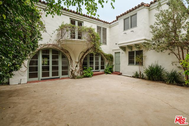 $3,149,000 | 1518 North Beverly Drive | Beverly Hills Post Office