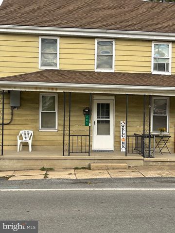 $1,100 | 201 West Main Street | Fayetteville