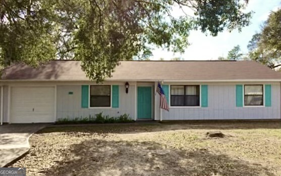 a front view of house with yard