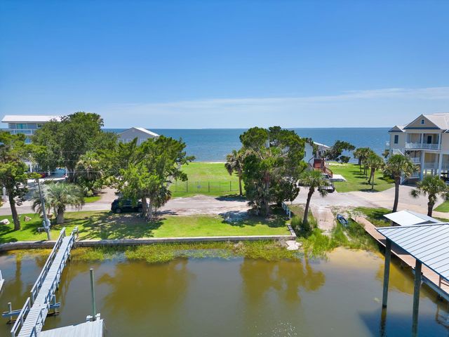 $510,000 | 1643 Shell Point Road | Shell Point