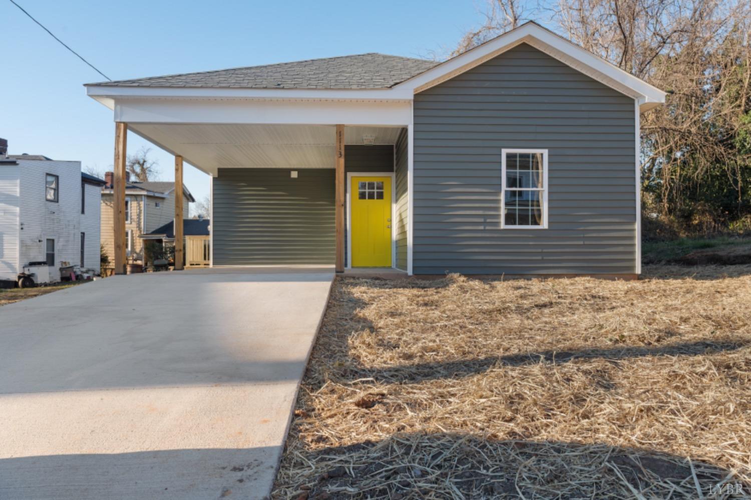 a view of house with backyard space