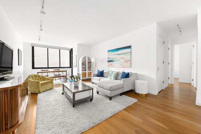 $1,950,000 | 515 East 72nd Street, Unit 5J | Lenox Hill