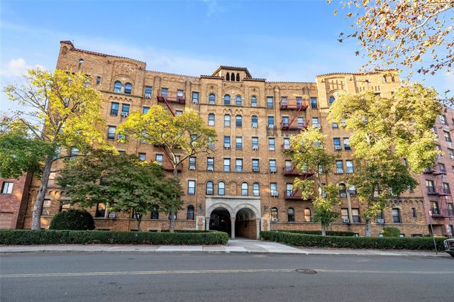 $2,300 | 83-44 Lefferts Boulevard, Unit 2D | Kew Gardens