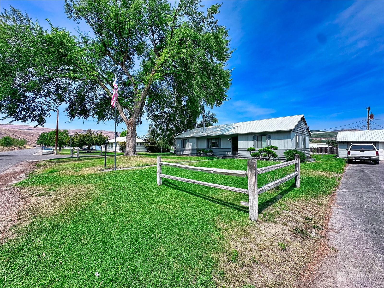 a view of a house with a yard