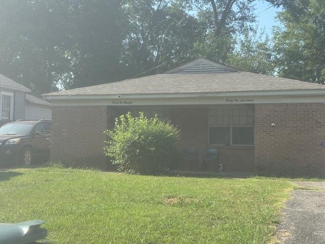 a view of a backyard of the house