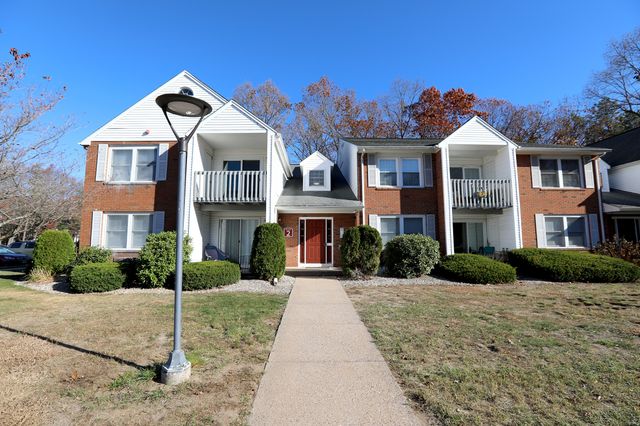 $169,900 | 2 Concorde Way, Unit B1 | Windsor Locks