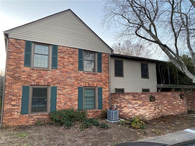 $1,800 | 3105 Colonial Way, Unit E | Georgetown of Atlanta Condominiums