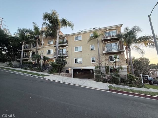 $3,900 | 3401 South Bentley Avenue, Unit 203 | Palms