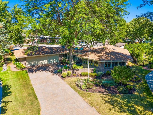 $499,900 | 3000 Ridgeview Court | Allouez