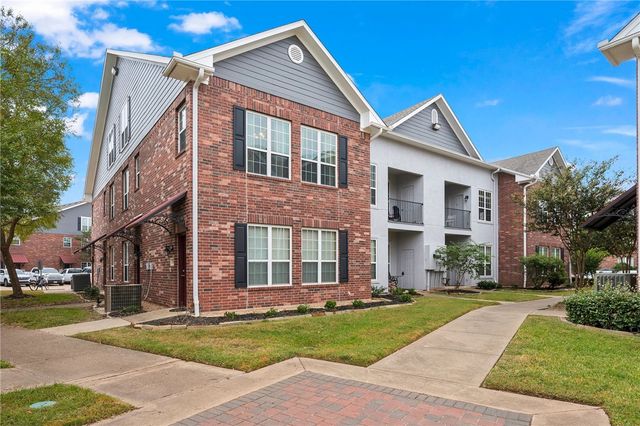 $295,000 | 801 Luther Street West, Unit 304 | Fox Run Condominiums