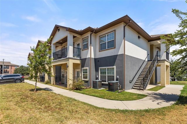 $1,425 | 13609 Pinnacle Circle West, Unit 1105 | Post Oak Village