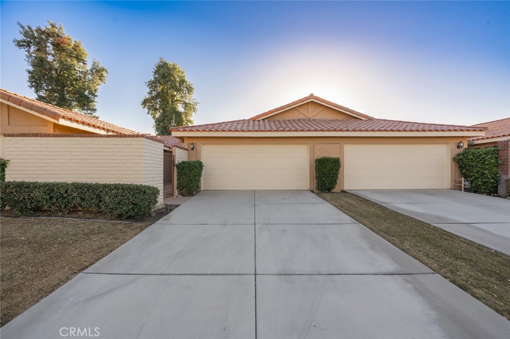 a front view of a house with garage