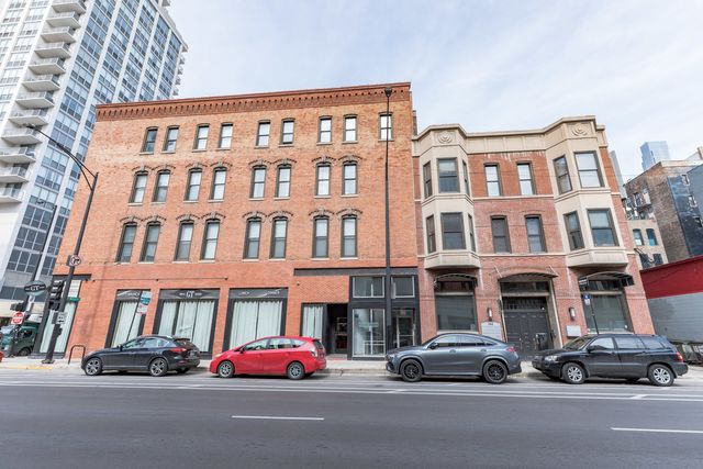 $2,100 | 166 West Grand Avenue, Unit 4B | River North