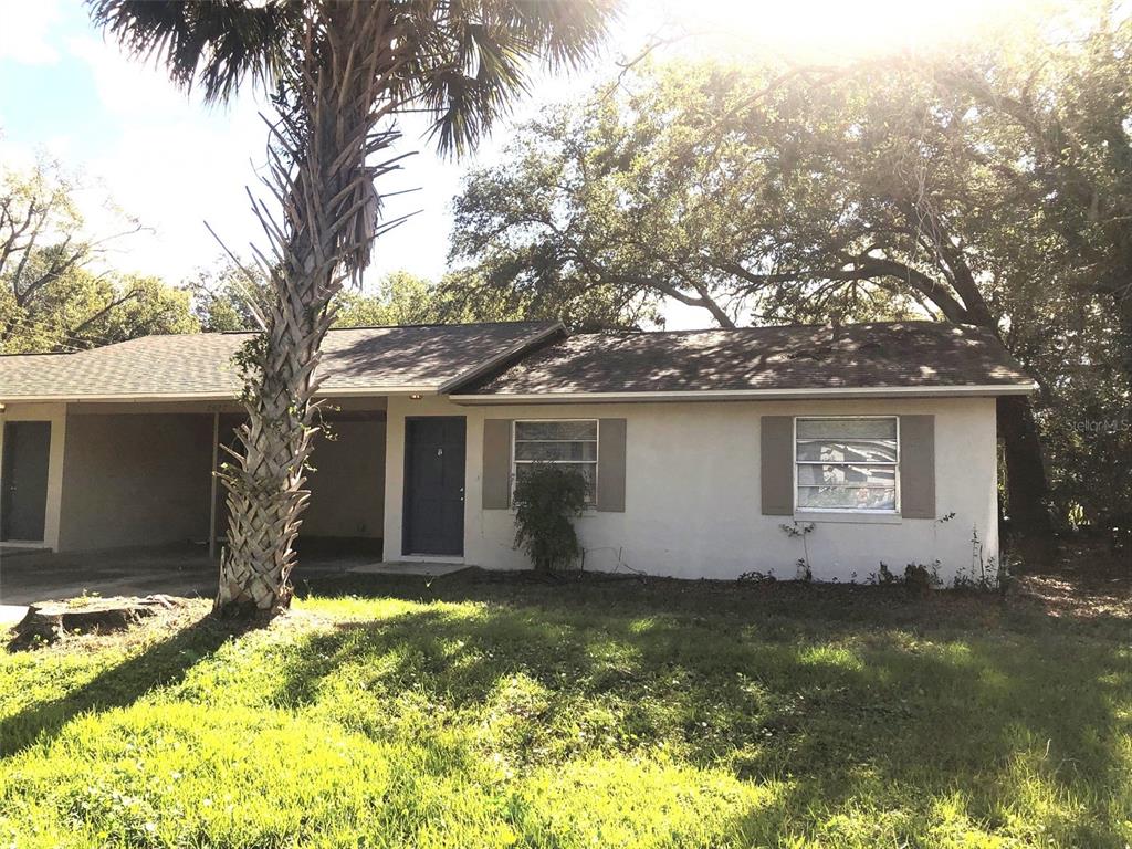 a view of a house with a yard