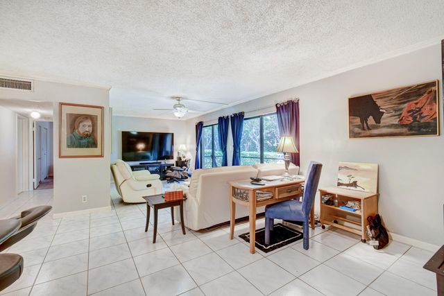 $189,000 | 15500 Lakes Of Delray Boulevard, Unit 107 | Kings Point