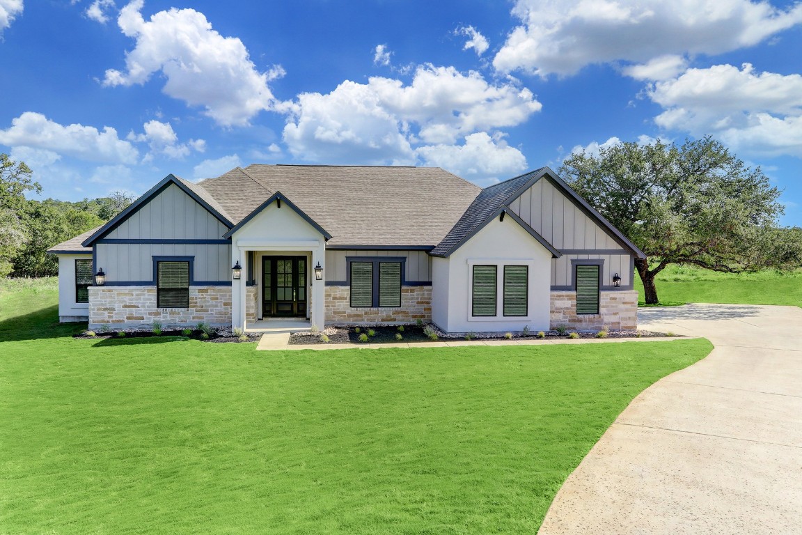 Ask about our interest rate specials, contact the Terrata Homes Model for more details!  Situated on a sprawling one-acre lot is the gorgeous Mantle plan at Spicewood Trails.
