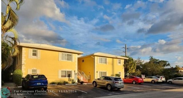 $1,850 | 1420 Southeast 4th Avenue, Unit 7 | Cypress Lakes