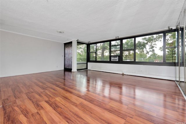 $370,000 | 7-15 162nd Street, Unit 5C | Beechhurst