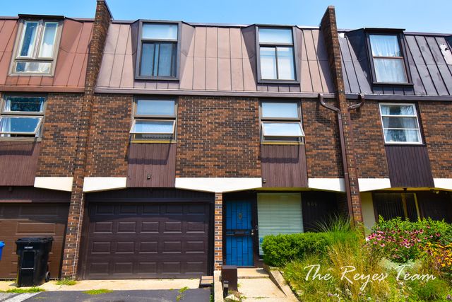 $499,000 | 606 East 33rd Place | Bronzeville