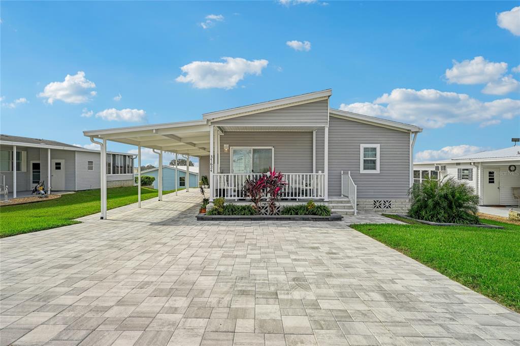 a view of a house with backyard and porch