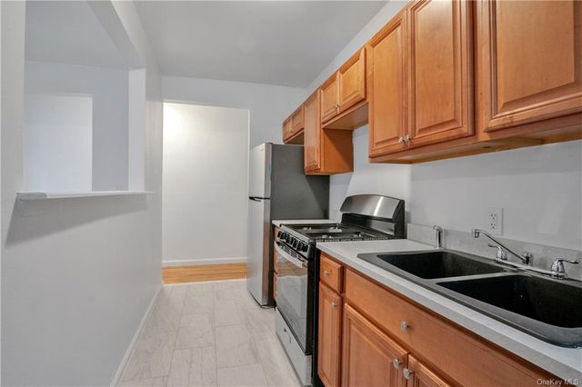 $229,000 | 2410 Davidson Avenue, Unit B3 | University Heights