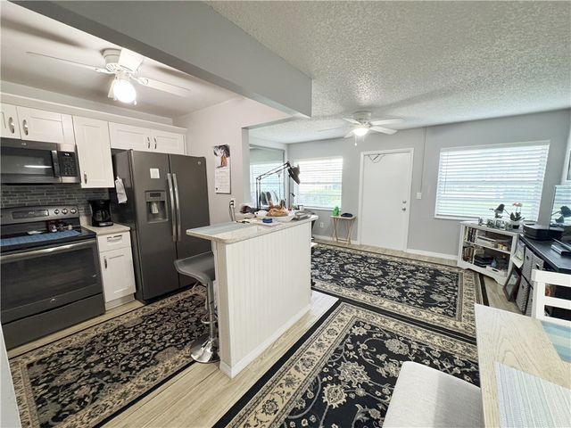 $1,600 | 68 Royal Oak Court, Unit 104 | Florida Ridge