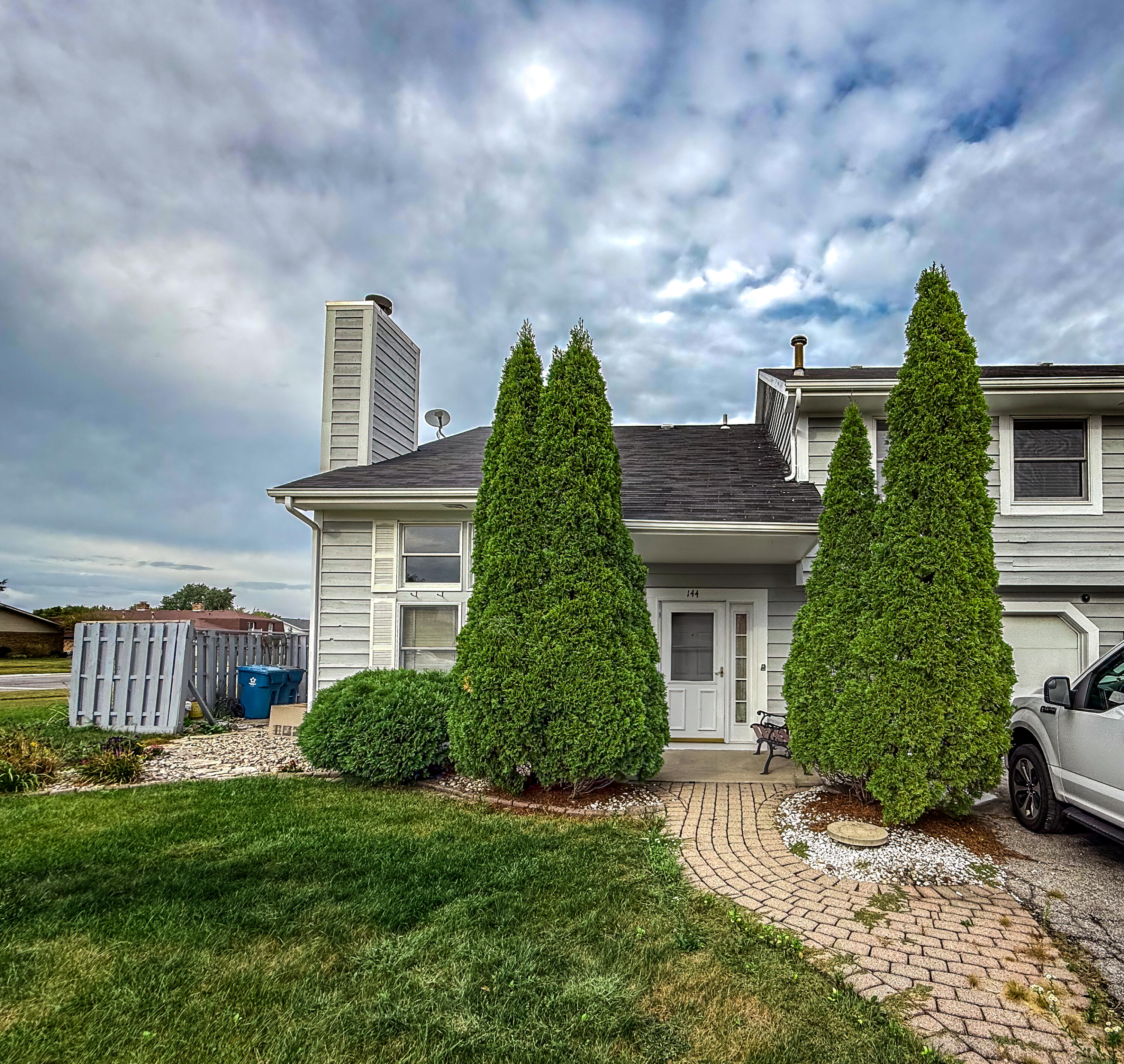 a view of a house with a yard