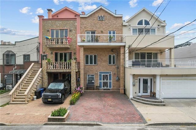 $1,100,000 | 3716 Bayview Avenue | Seagate